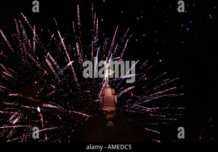 Feuerwerk während goldenes Jubiläum von ihrer Majestät Königin Elizabeth II besuchen nach Winnipeg Manitoba Kanada 8. Oktober 2002 Stockfoto