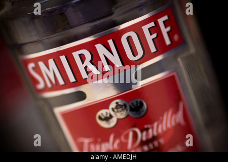 Smirnoff Flasche Wodka Smirnoff ist eine Marke von Diageo Stockfoto