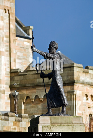 Norman Galbraiths Skulptur des Heiligen Mirin Gönner Heiliges von Paisley, Schottland. Stockfoto