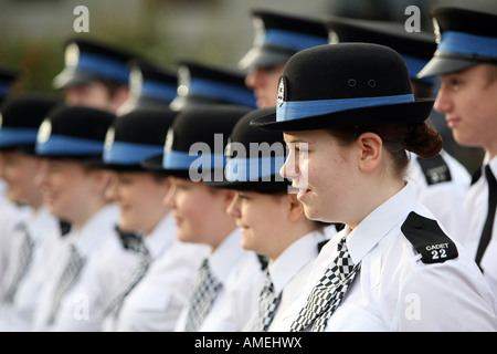 junge männliche und weibliche Polizeikadetten von Grampian Polizei mit Sitz in Aberdeen, Scotland, UK Stockfoto