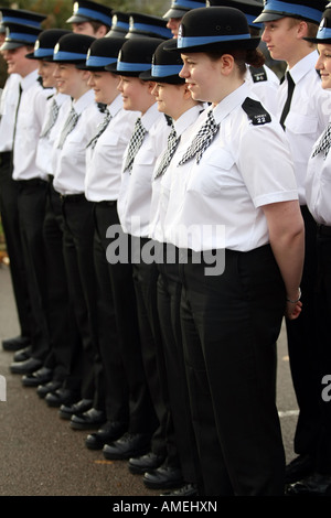 junge männliche und weibliche Polizeikadetten von Grampian Polizei mit Sitz in Aberdeen, Scotland, UK Stockfoto