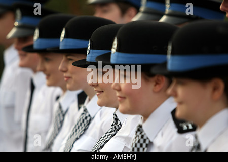 junge männliche und weibliche Polizeikadetten von Grampian Polizei mit Sitz in Aberdeen, Scotland, UK Stockfoto