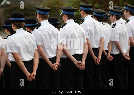 junge männliche und weibliche Polizeikadetten von Grampian Polizei mit Sitz in Aberdeen, Scotland, UK Stockfoto