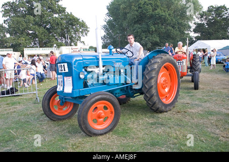 Alten Oldtimer Traktor Fordson Major auf Moreton in Marsh landwirtschaftliche zeigen September 2005 Cotswolds UK