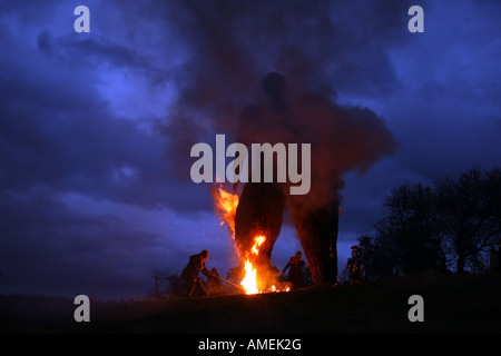 Brennen der feierlichen Wicker Man am Archaeolink in Aberdeenshire, Schottland, Vereinigtes Königreich Stockfoto