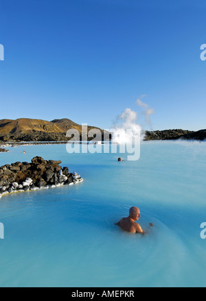 Genießen Sie ein erfrischendes Bad in der blauen Lagune Island Isländer Stockfoto