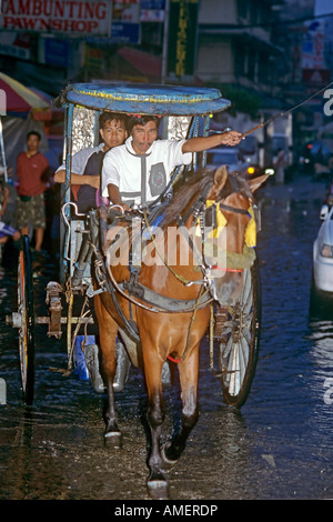 Kalesa nachts, Manila, Philippinen Stockfoto