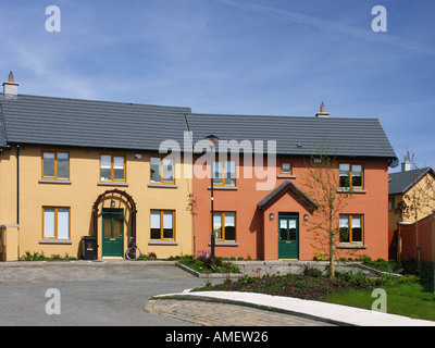 Neue Häuser im Dorf Lusk, in der Nähe von Dublin, Irland Stockfoto