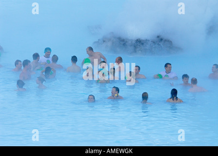 Touristen in die Dämpfe der Blue Lagoon Island Stockfoto