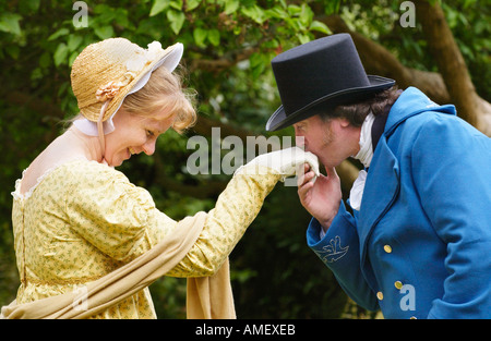 Georgische Trachtenumzug, der Jane Austen Festival in Bath England UK GB starten Stockfoto
