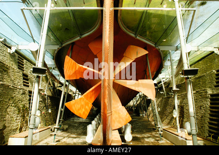 Stern und Propeller der SS Great Britain, gebaut von viktorianischen Ingenieur Isambard Kingdom Brunel abgebildet im Trockendock Bristol England Stockfoto