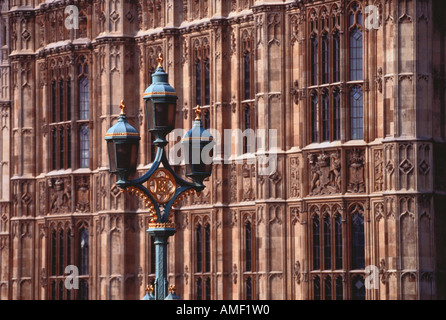 Parlamentsgebäude und Westminster Bridge Lampe London, England Stockfoto