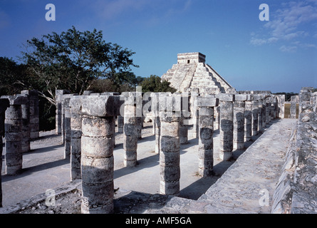 Plaza der Tausend Säulen und Kukulkan Pyramide Chichen Itza. Mexiko Stockfoto