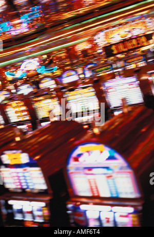 Verschwommene Sicht auf Spielautomaten im Casino Cruise Ship Stockfoto