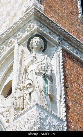 Statue an der Ecke des Palazzo Ducale, Palazzo Ducale, Dogenpalast, Venedig, Italien Stockfoto