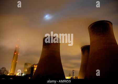 KRAFTWERK NACHTS BEI VOLLMOND Stockfoto