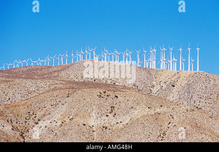 Wind powered Generatoren auf einem Berg, Kalifornien, USA Stockfoto