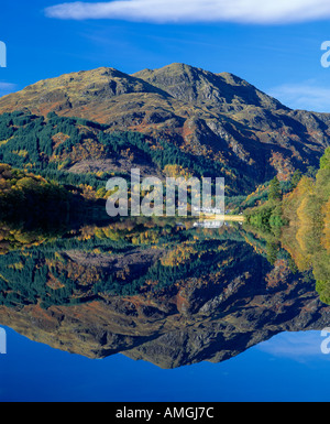 Loch Achray und Ben Venue, Trossachs, in der Nähe von Callander, Stirling, Schottland, UK Stockfoto