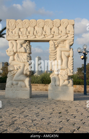 Israel Jaffa Gan Hapisga Gipfel Garten der höchste Punkt in alten Jaffa mit Blick auf Tel Aviv geschnitzten Stein Tür Stockfoto