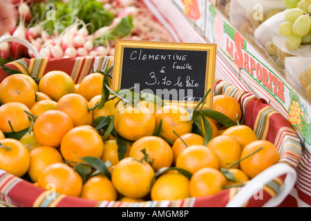 Clementinen auf Französisch Marktstand Stockfoto