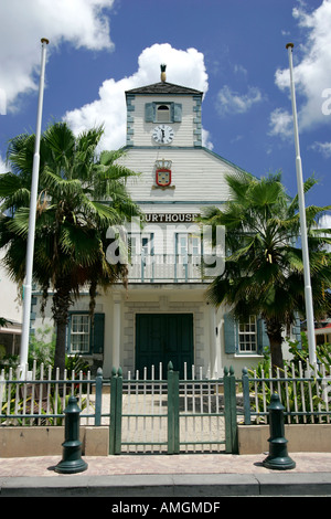 Traditionelle hölzerne Gerichtsgebäude, garniert mit Ananas Front Street Philipsburg St. Maarten Stockfoto