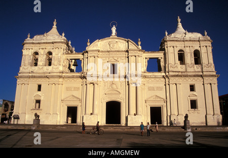 Die Catedral de Leon in León, Nicaragua. Dies ist die größte Kathedrale in Zentralamerika. Stockfoto
