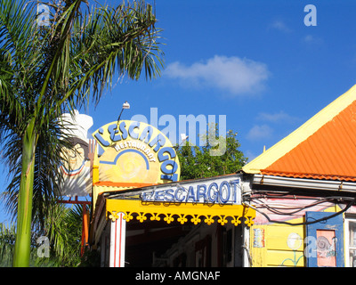 Bunt dekorierte L'Escargot französisches Restaurant Front Street Philipsburg St. Maarten Stockfoto