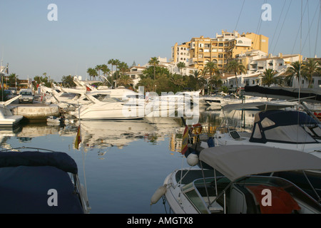 Hafen Puerto Cabopino August 2006 Stockfoto