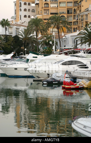 Hafen Puerto Cabopino August 2006 Stockfoto