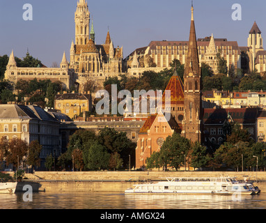 Blick auf Burg und Vizivaros über Donau-Budapest-Ungarn Stockfoto