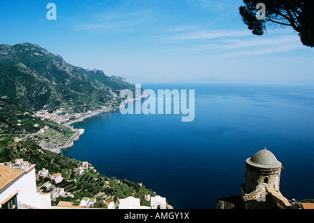 Blick auf Amalfi-Küste, von Villa Rufolo, Ravello, Amalfiküste, Kampanien, Italien Stockfoto