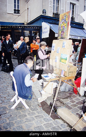 Streetart-Künstler verkaufen Gemälde in Place du Tertre, Montmartre, Paris, Frankreich Stockfoto