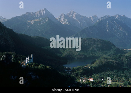 Schloss Neuschwanstein und Landschaft, Füssen, Deutschland Stockfoto