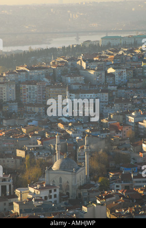 ISTANBUL, TÜRKEI. Ein Blick auf Tepebasi Bezirk von Beyoglu. 2007. Stockfoto