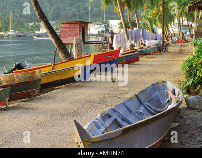 Angelboote/Fischerboote und Netze in Soufriere Village auf St. Lucia in Westindien Stockfoto