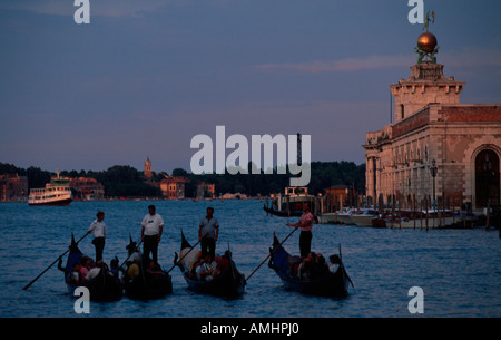 Venedig, Stadtteil San Marco, Dogana del Mar, Gondeln Stockfoto