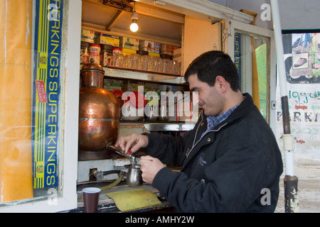 Tee und Kaffee Straßenhändler Beirut-Libanon Stockfoto