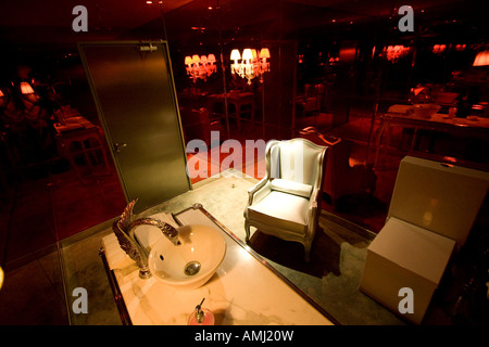 Opulente Toilette im Lan ein gehobenes Restaurant, entworfen von Philippe Starck-Beijing-China Stockfoto