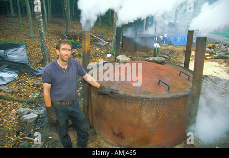 Ian Taylor ein Holzkohle-die moderne Art im Lake District, mit großen Stahl-Brennöfen an Kendal, Cumbria Stockfoto