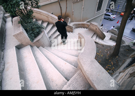 ISTANBUL, TÜRKEI. Die Kamondo Treppe zum Karakoy Ufer im Stadtteil Beyoglu. 2007. Stockfoto