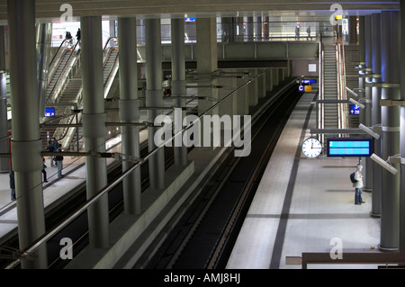 Hauptlinie Plattform der Potsdamer Platz Bahnhof Berlin Deutschland Stockfoto