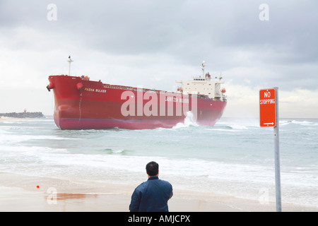 8. Juni 2007 trieb die Pascha-Bulker auf Nobby Beach Newcastle New South Wales Australien. Stockfoto