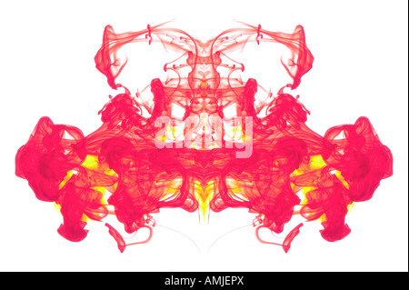 Rote und gelbe Tinte in Wasser bildet abstrakte Muster Stockfoto