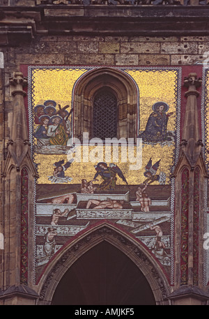 GOLDEN PORTAL ST. VITUS KATHEDRALE PRAGER BURG DETAIL LINKS Stockfoto