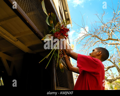 Cap Malheureux Mauritius Kirche Notre-Dame Auxilia Trice über dem Eingang mit Blumen für die Hochzeit Dekoration Stockfoto