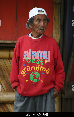 Opa mit Oma neue Pullover Stockfoto