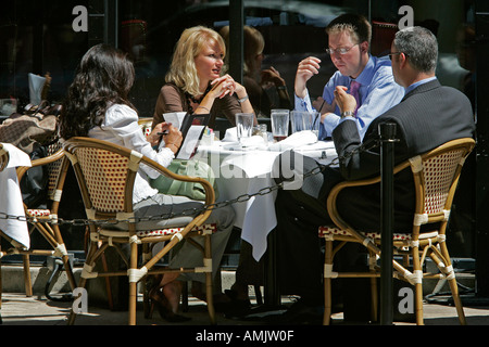 Bürgersteig Getränke Mittagszeit Taverne auf Rush Chicago Illinois USA Stockfoto