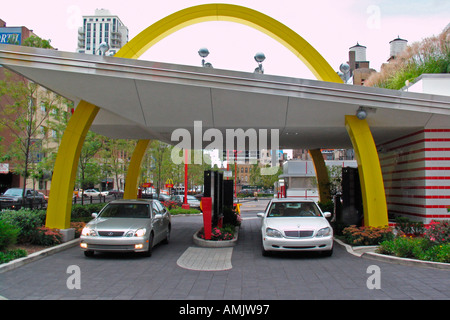 Innenstadt von McDonalds Restaurant River North Touristengebiet Chicago Illinois USA Stockfoto