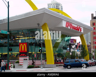 Innenstadt von McDonalds Restaurant River North Touristengebiet Chicago Illinois USA Stockfoto