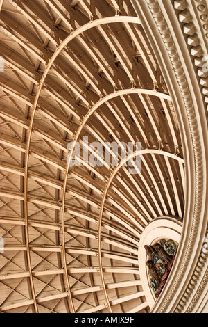 Dach-Detail mit Leeds Wappen an der Getreidebörse Shopping Centre in Leeds, West Yorkshire England Stockfoto